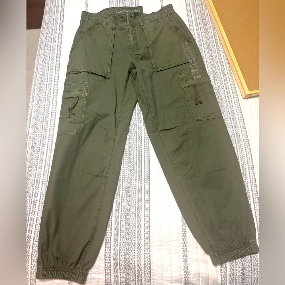 American Eagle women’s baggy joggers, size 6 short
